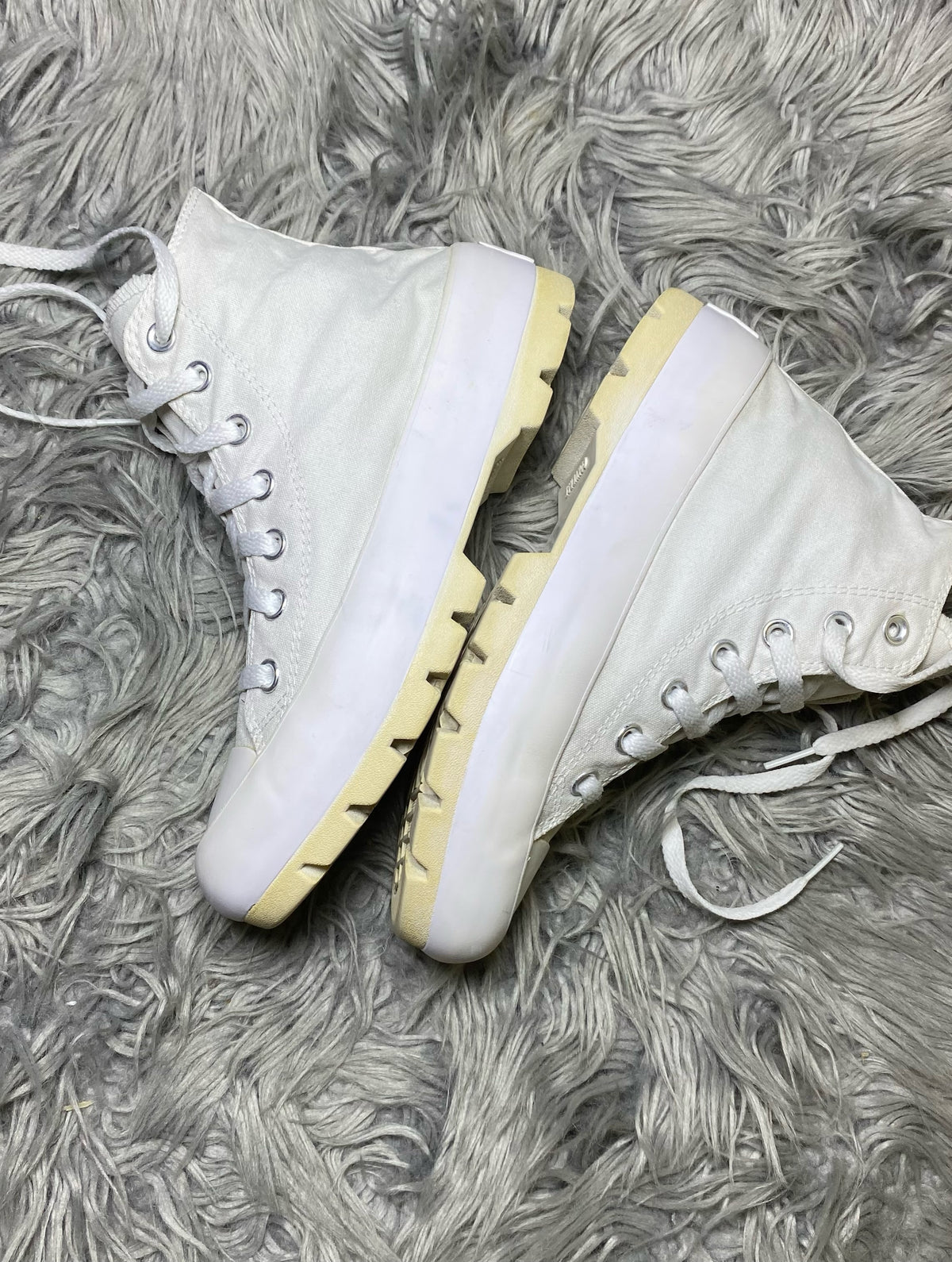 Converse High Top (37.5)
