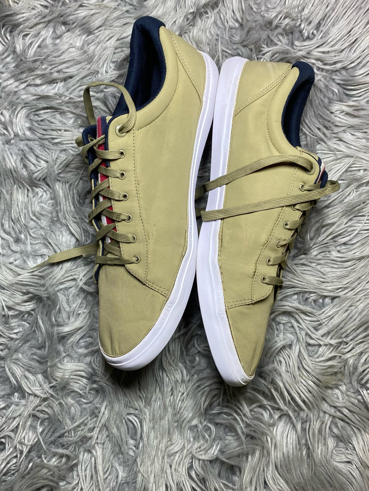 TOMMY HILFIGER SHOES SIZE (45)