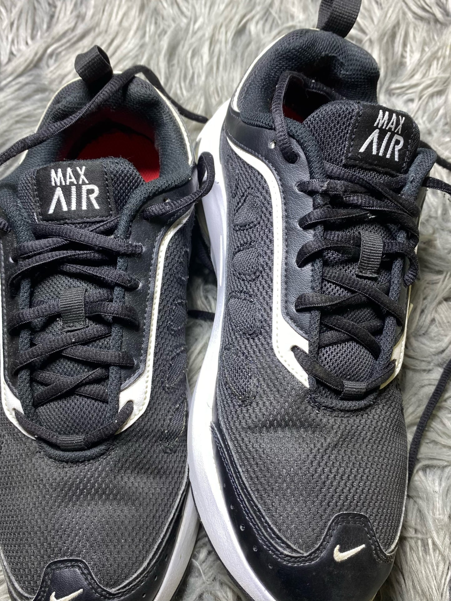 Nike Shoes Size (40.5)