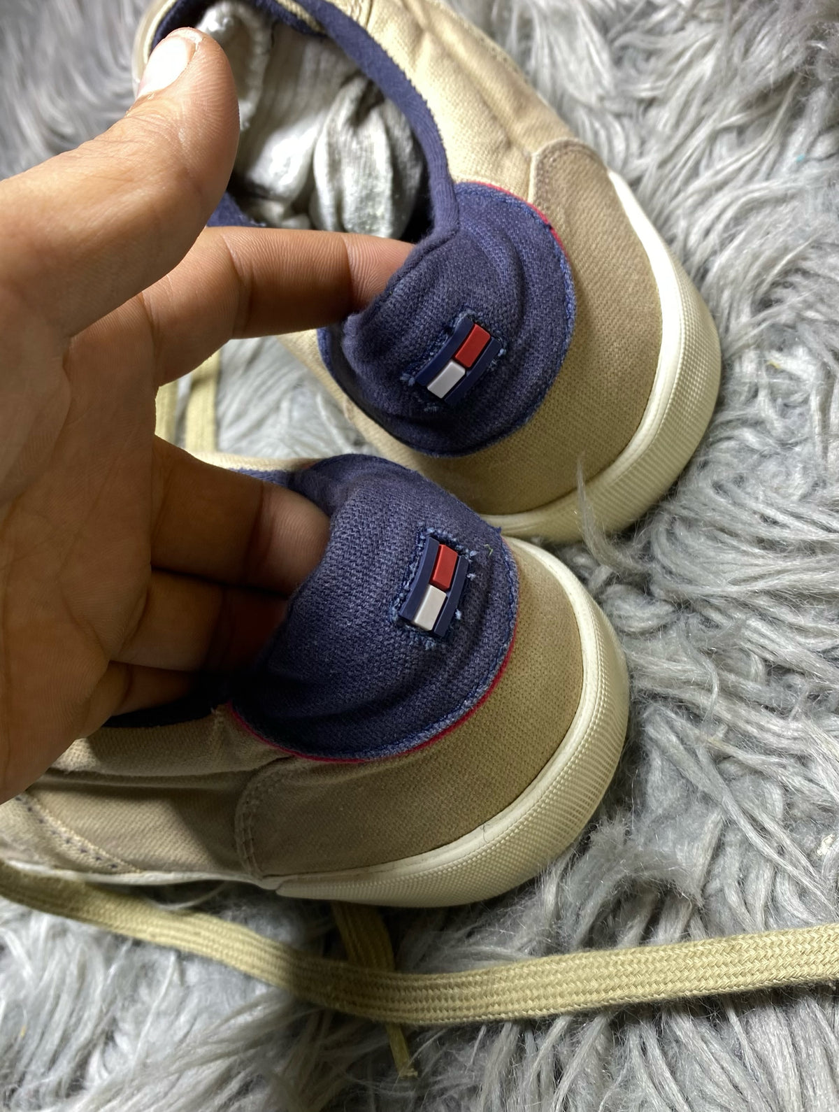 TOMMY HILFIGER SHOES SIZE (43.5)