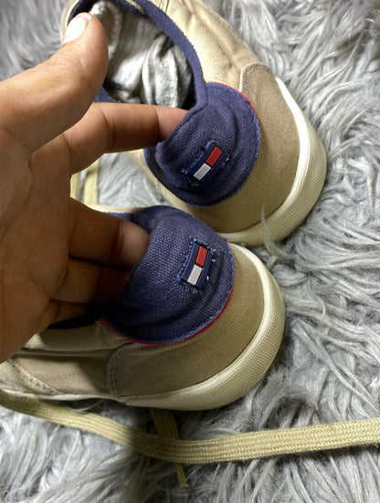 TOMMY HILFIGER SHOES SIZE (43.5)