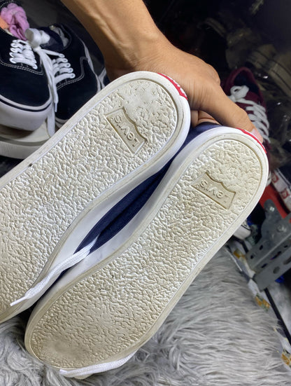 LEVI,S SHOES SIZE (43)