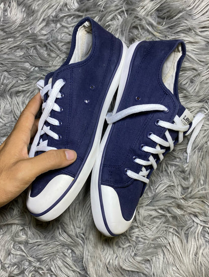 LEVI,S SHOES SIZE (43)