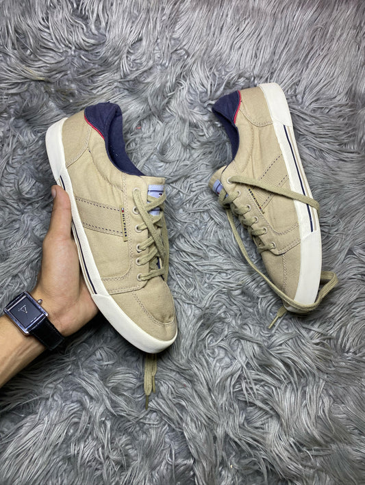 TOMMY HILFIGER SHOES SIZE (43.5)