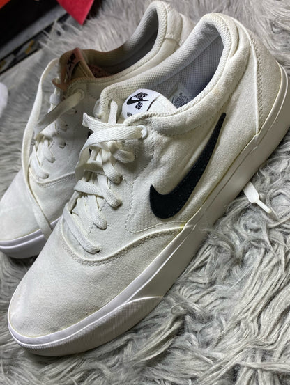 Nike Shoes Size (44)