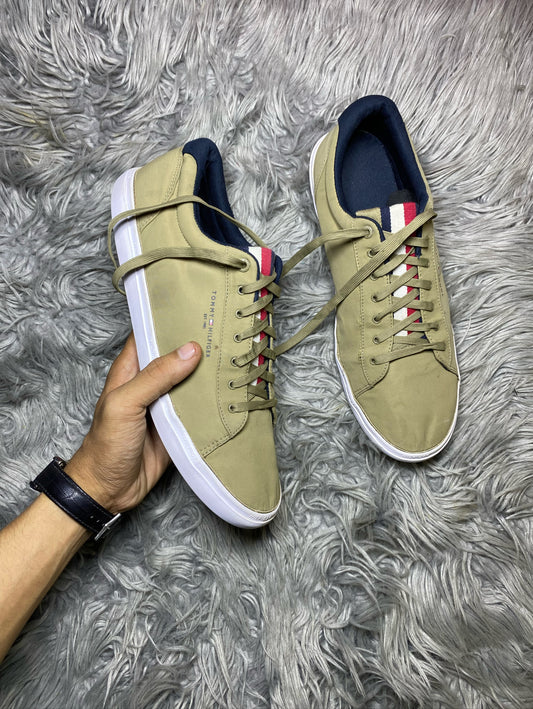 TOMMY HILFIGER SHOES SIZE (45)