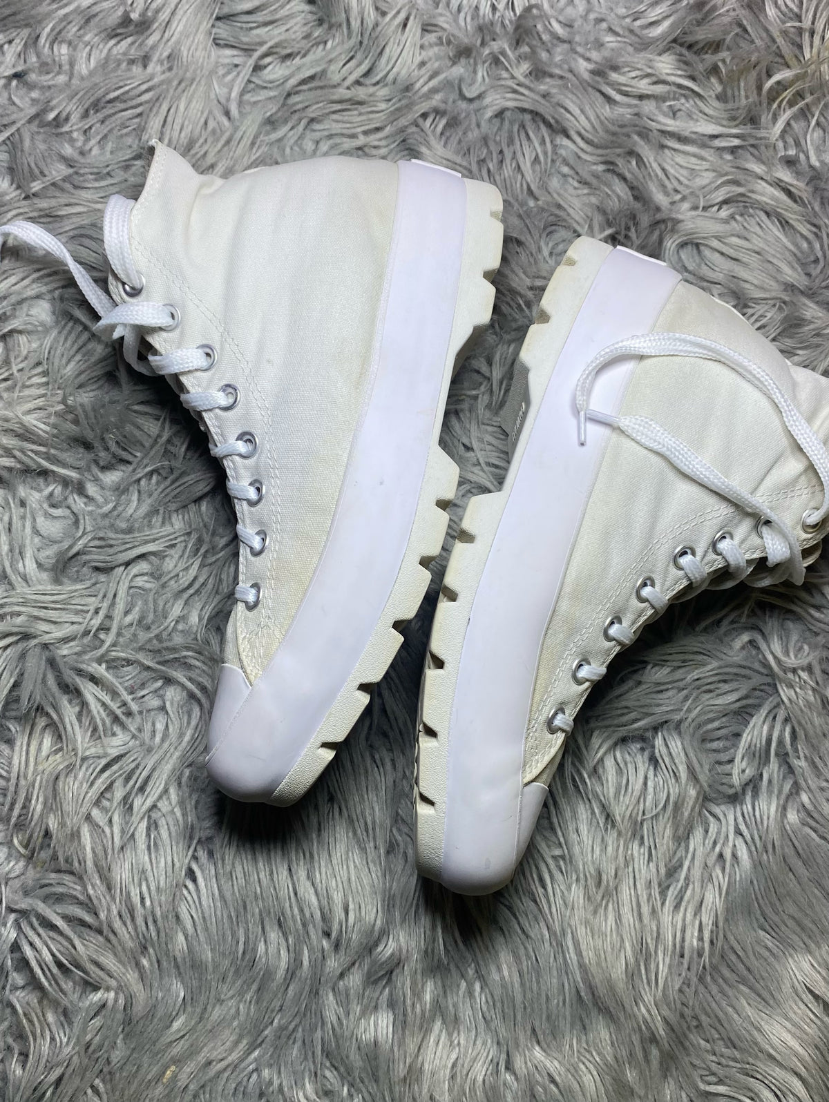 Converse High Top (41.5)