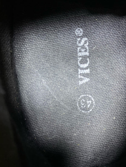 VICES SHOES SIZE (43)