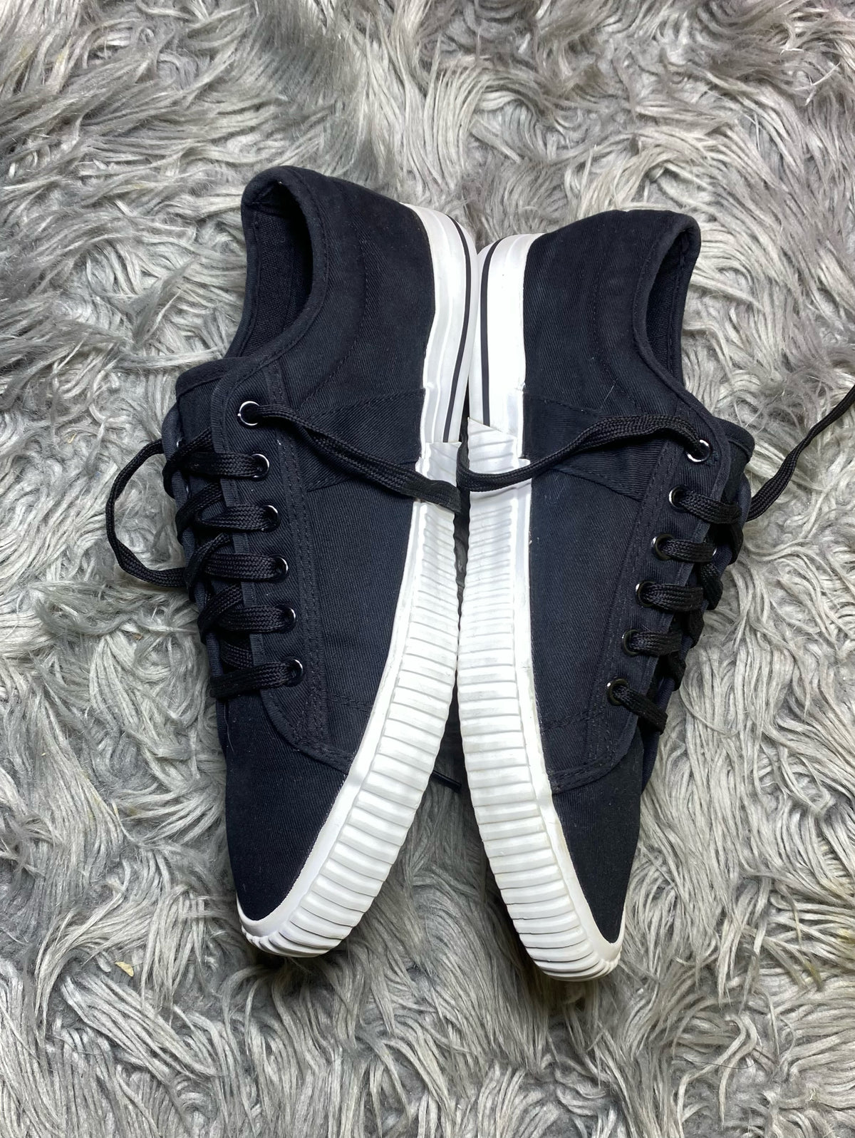 VICES SHOES SIZE (43)