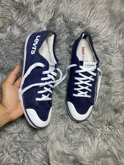 LEVI,S SHOES SIZE (43)