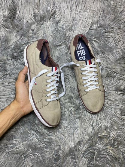 HILFIGER SHOES SIZE (42)