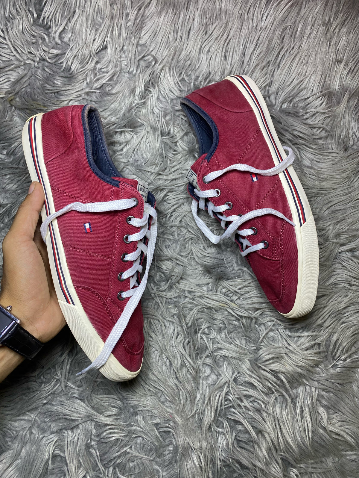 TOMMY HILFIGER SHOES SIZE (44)