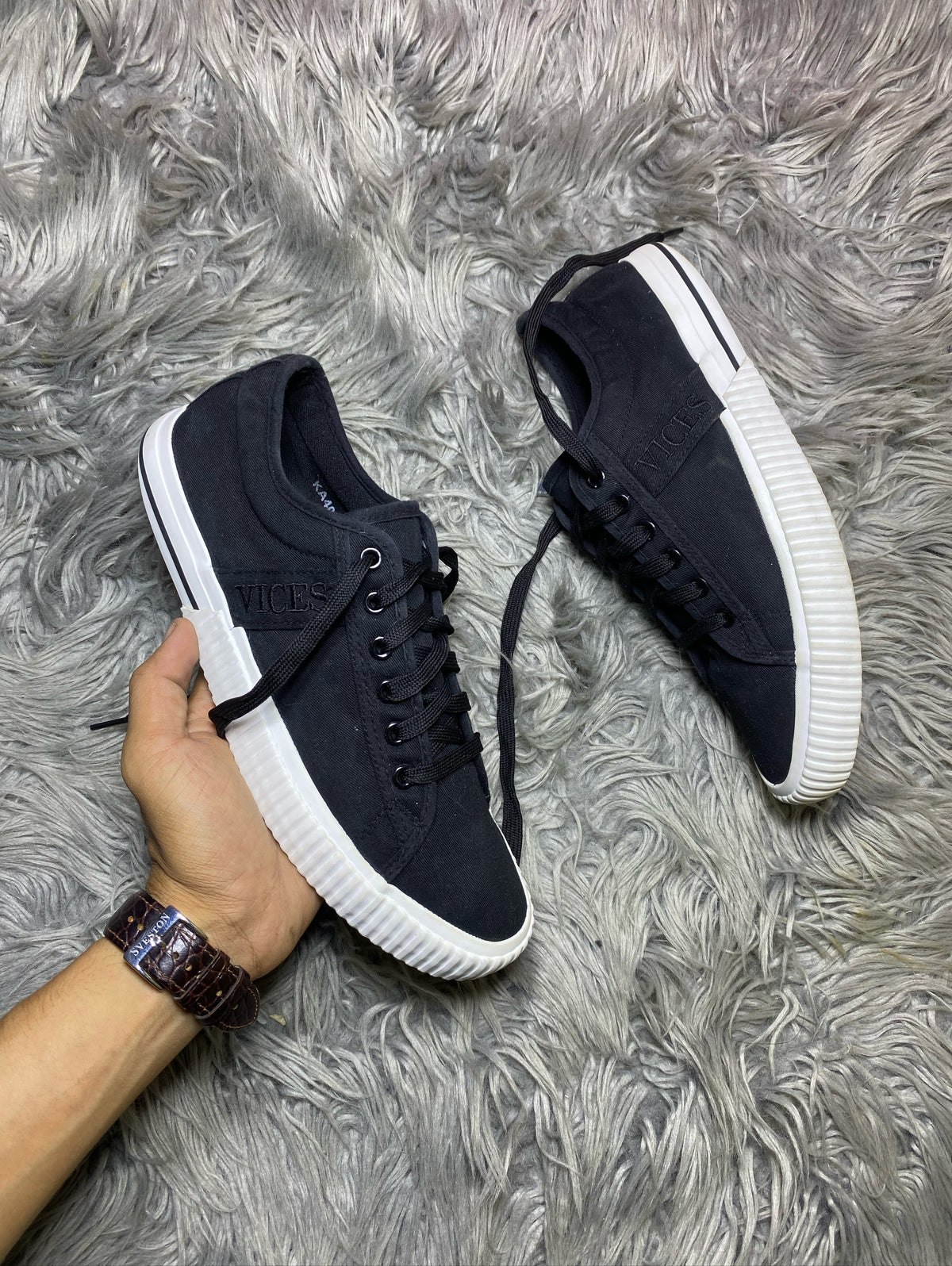 VICES SHOES SIZE (43)